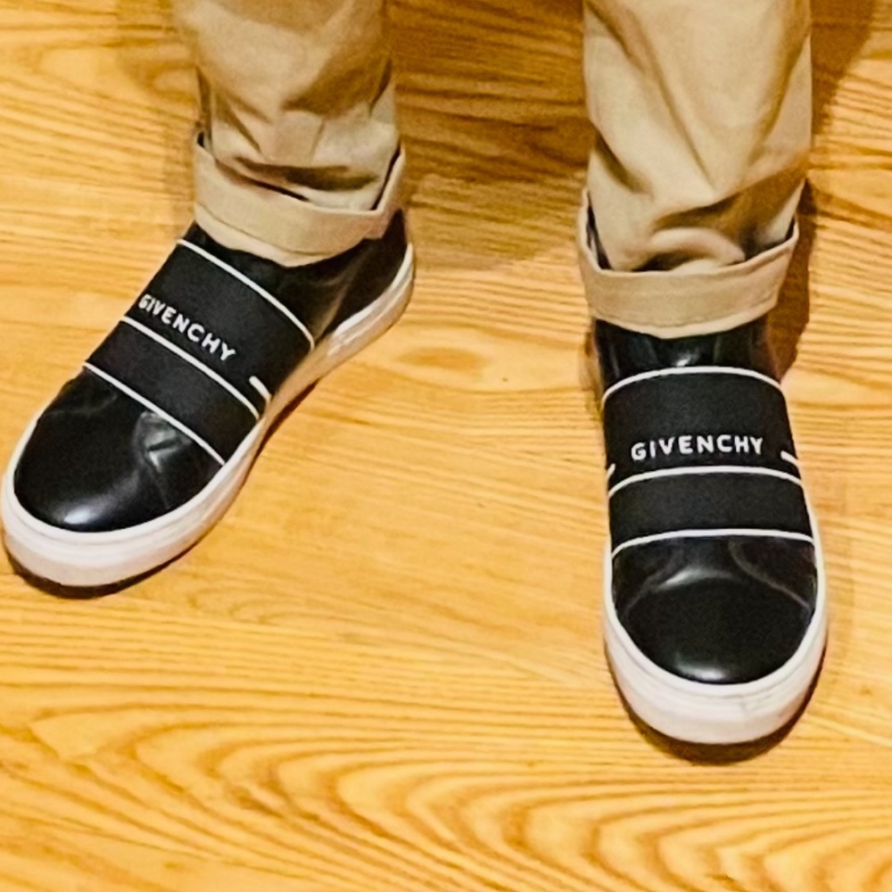 Givenchy authentic boys children’s slip on leather shoes sneakers  32 size 1